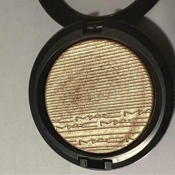 MAC Cosmetics Whisper Of Gilt Extra Dimension SkinFinish - Picture 1 of 3